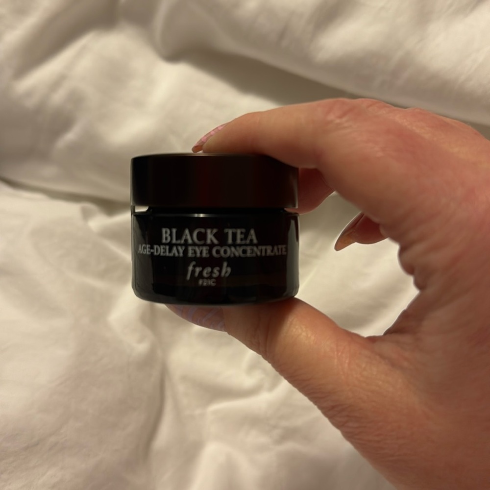 New Fresh Black Tea Age Delay Eye Concentrate